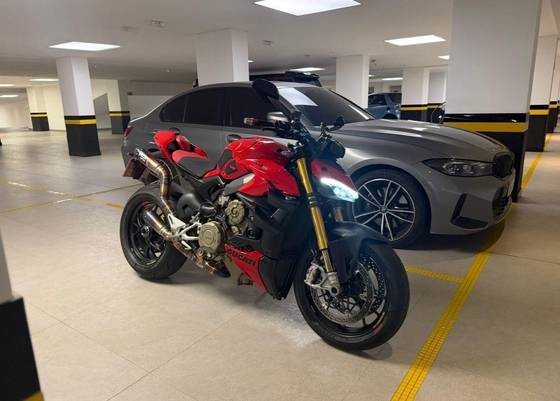 DUCATI STREETFIGHTER V4 S 